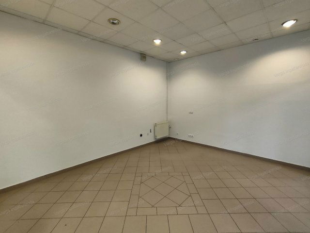 Eladó üzlethelyiség, Bükön 10.5 M Ft, 1 szobás