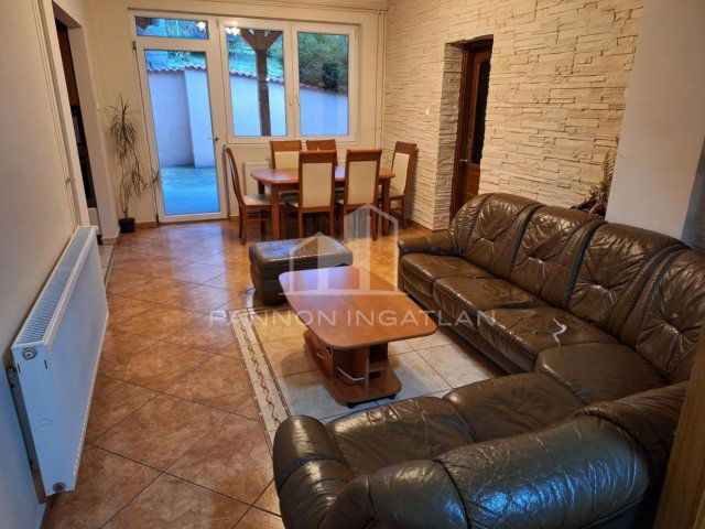 Eladó családi ház, Ajkán 86.9 M Ft, 6 szobás