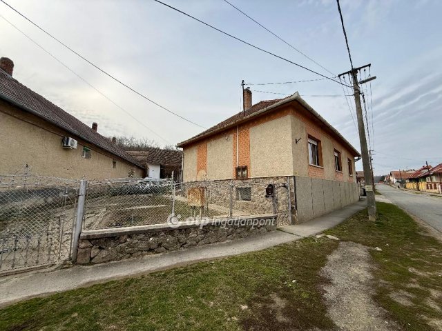 Eladó családi ház, Hidason 52.5 M Ft, 5 szobás