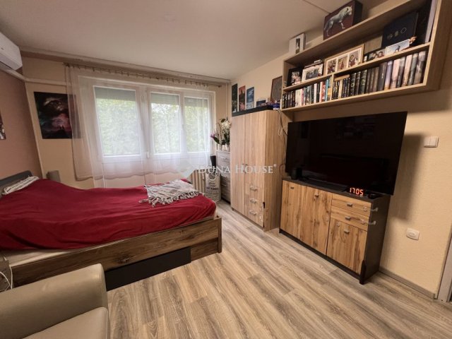 Eladó panellakás, Pécsett 37.5 M Ft, 2 szobás