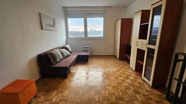 Eladó téglalakás, Egerben 39 M Ft, 2 szobás