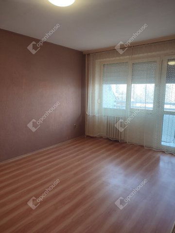 Eladó panellakás, Tatabányán 44.9 M Ft, 3 szobás