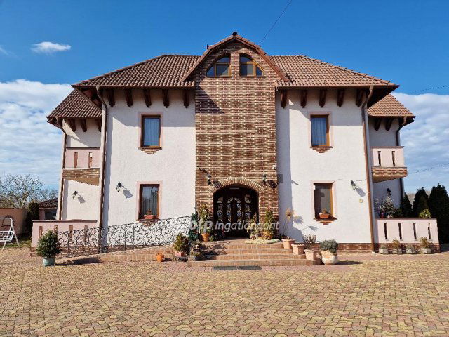 Eladó hotel, Hajdúszoboszlón 350 M Ft / költözzbe.hu