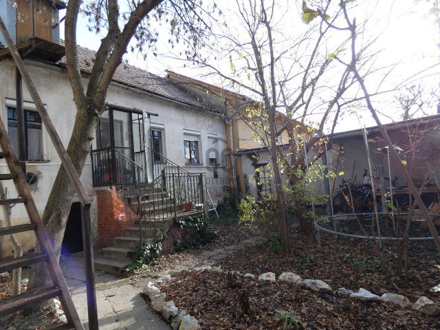 Eladó téglalakás, Pécsett 65 M Ft, 2 szobás