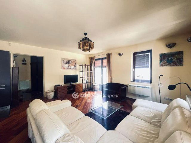 Eladó téglalakás, Budapesten, VI. kerületben 123 M Ft, 2 szobás