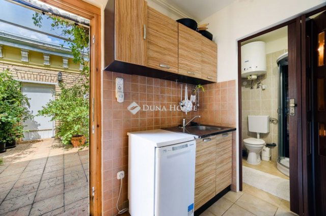 Kiadó téglalakás, albérlet, V. kerületben, Október 6. utcában