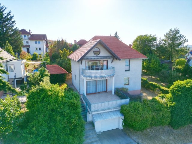Eladó családi ház, Budaörsön 220 M Ft, 3 szobás