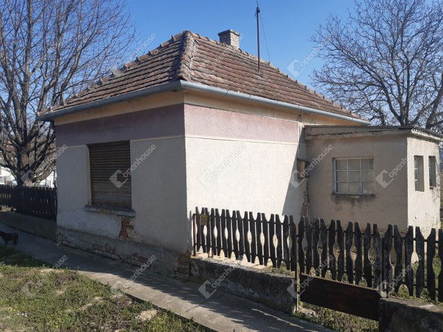 Eladó családi ház, Kacorlakon 6.9 M Ft, 1 szobás