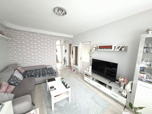 Eladó panellakás, Budapesten, XVI. kerületben, Jókai Mór utcában