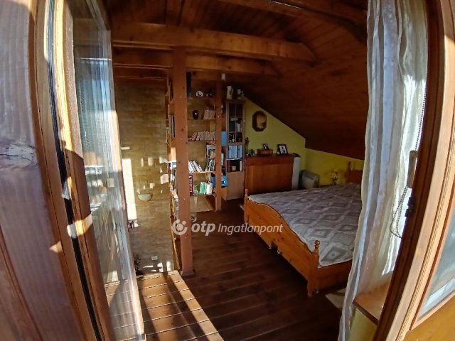 Eladó családi ház, Szigetcsépen 109.9 M Ft, 3 szobás