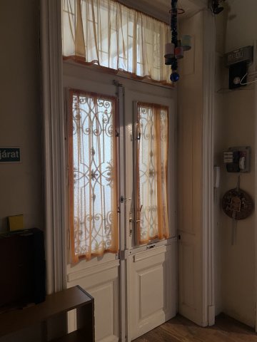 Eladó téglalakás, Budapesten, VI. kerületben, Izabella utcában