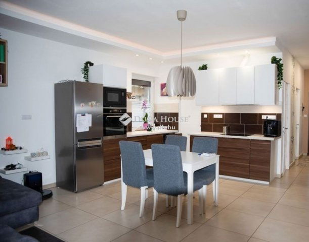 Eladó családi ház, Dorogon 85 M Ft, 4 szobás