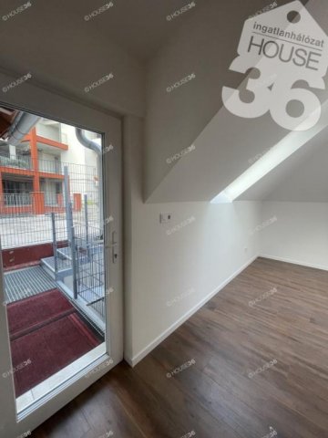 Eladó téglalakás, Kecskeméten 98.7 M Ft, 6 szobás