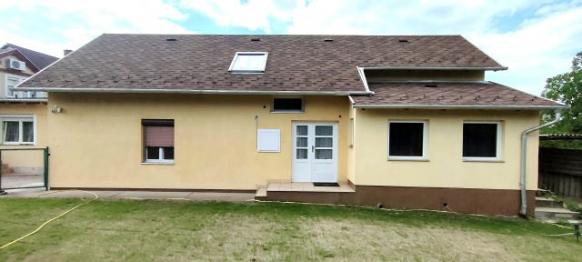 Eladó családi ház, Székesfehérvárott 77.9 M Ft, 4+1 szobás