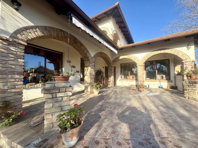 Eladó családi ház, Felsőlajoson 100 M Ft, 4 szobás