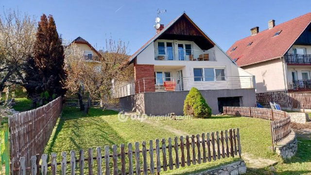 Eladó családi ház, Balatonfüreden 229 M Ft, 4+1 szobás