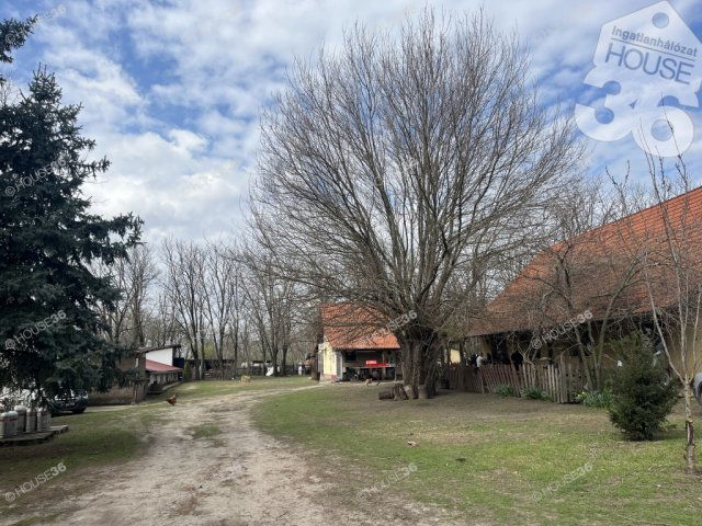 Eladó ipari ingatlan, Szentkirályon 190 M Ft