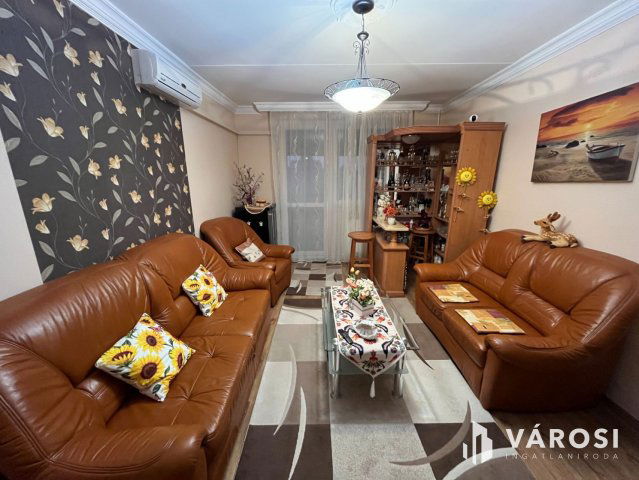 Eladó panellakás, Debrecenben 68.9 M Ft, 3 szobás