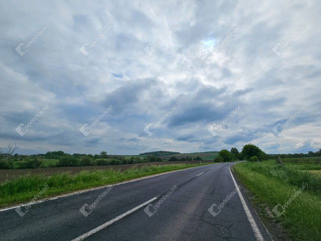 Eladó családi ház, Veszprémvarsányon 42.5 M Ft, 2 szobás