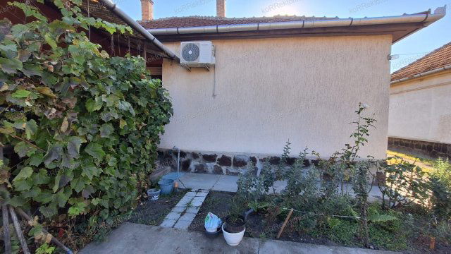 Eladó családi ház, Jászberényben 37.5 M Ft, 2 szobás