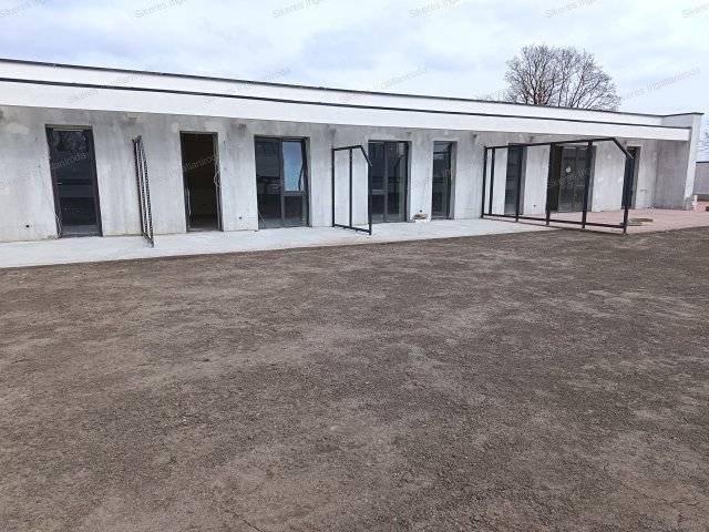 Eladó téglalakás, Komáromban 42.672 M Ft, 2 szobás