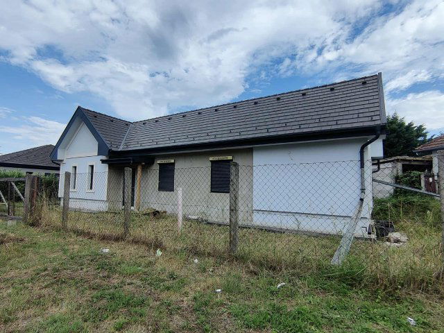 Eladó családi ház, Esztergomban 139.99 M Ft, 4 szobás