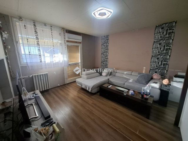 Eladó panellakás, Kiskunfélegyházán 33 M Ft, 2 szobás