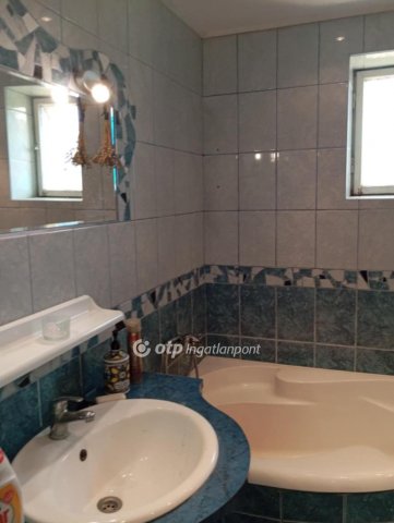 Eladó családi ház, Várdombon 17.6 M Ft, 2+2 szobás