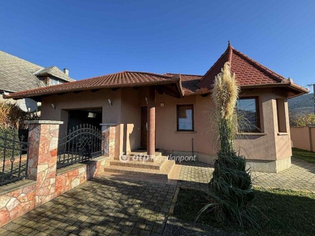 Eladó családi ház, Abaújszántón 81.99 M Ft, 3+1 szobás
