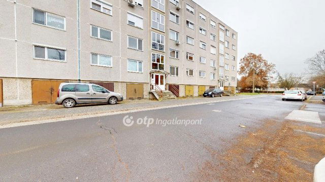 Eladó panellakás, Tiszaújvárosban 25 M Ft, 1+1 szobás