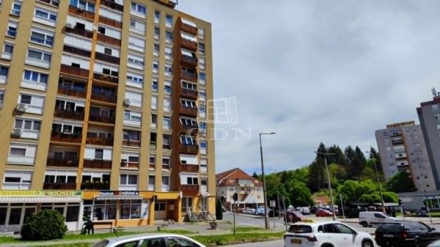 Eladó panellakás, Komlón 19.9 M Ft, 2 szobás
