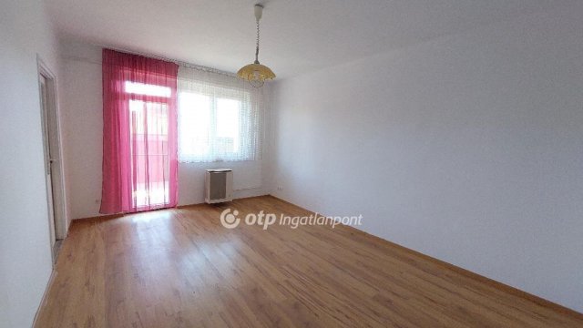 Eladó téglalakás, Kisújszálláson 36 M Ft, 2 szobás