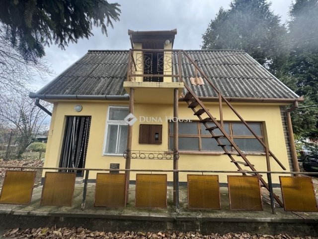 Eladó családi ház, Pécsett 44 M Ft, 4 szobás