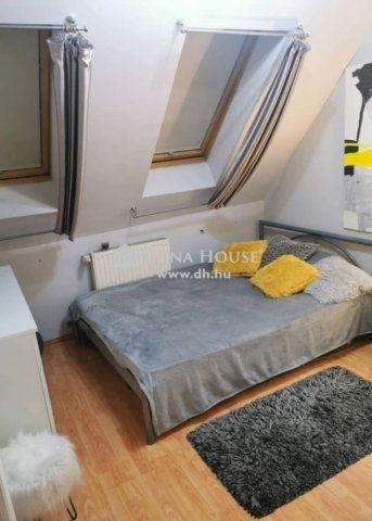 Eladó téglalakás, Pécsett 64.9 M Ft, 3 szobás