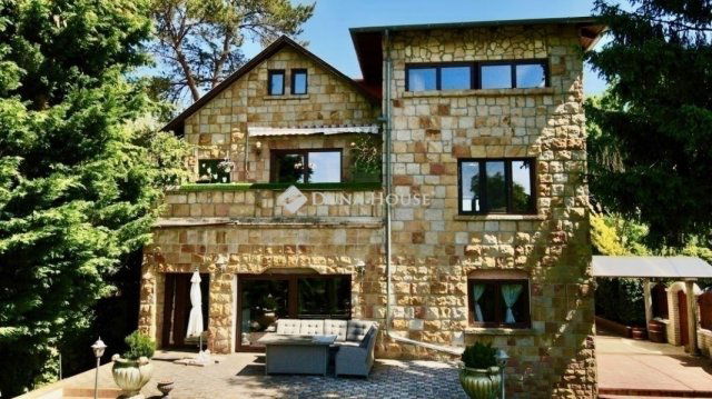 Eladó családi ház, Budapesten, II. kerületben 295 M Ft, 9 szobás