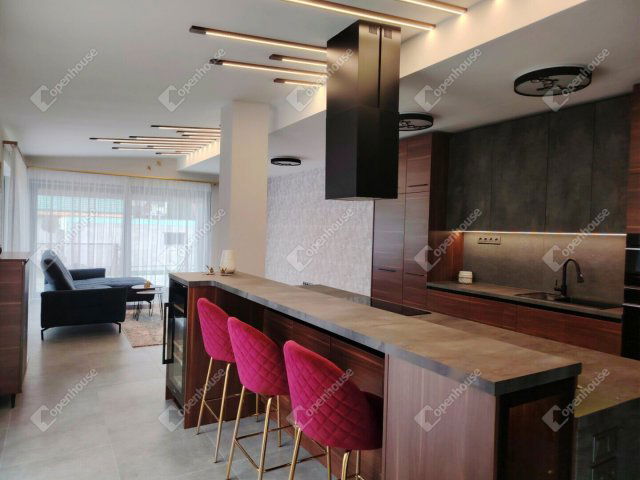 Eladó családi ház, Székesfehérvárott 219 M Ft, 5 szobás