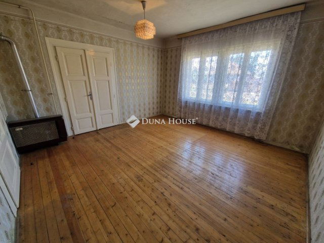 Eladó családi ház, Bátaszéken 24.99 M Ft, 4 szobás