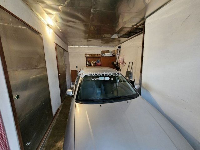 Eladó családi ház, Vecsésen 109.98 M Ft, 6 szobás