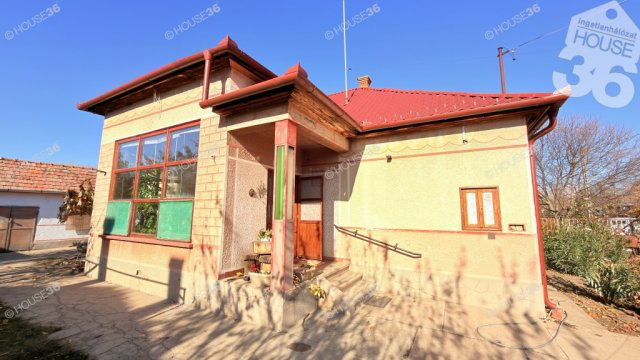 Eladó családi ház, Szentkirályon 59.9 M Ft, 5 szobás