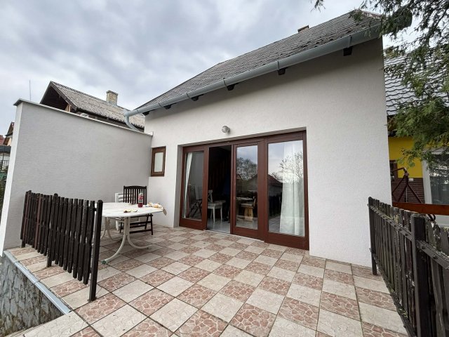 Eladó nyaraló, Vonyarcvashegyen 67 M Ft, 3 szobás