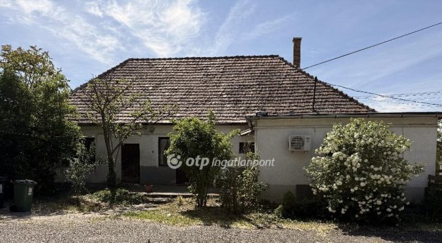 Eladó családi ház, Dunaföldváron 55 M Ft, 6 szobás