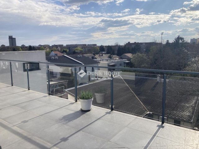 Eladó téglalakás, Pécsett 77.625 M Ft, 3 szobás