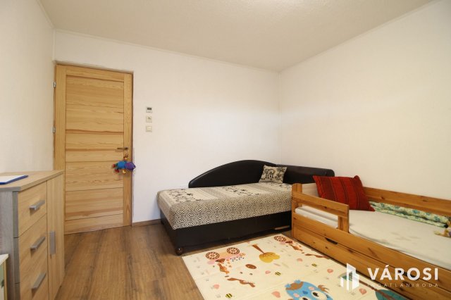 Eladó nyaraló, Pomázon 73.99 M Ft, 4 szobás