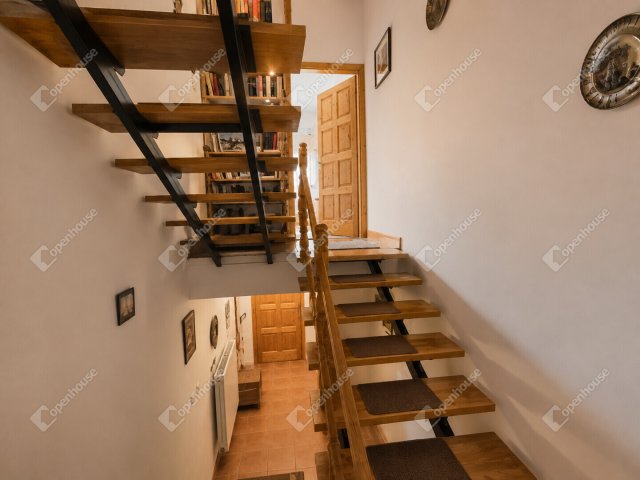Eladó téglalakás, Székesfehérvárott 72 M Ft, 4 szobás