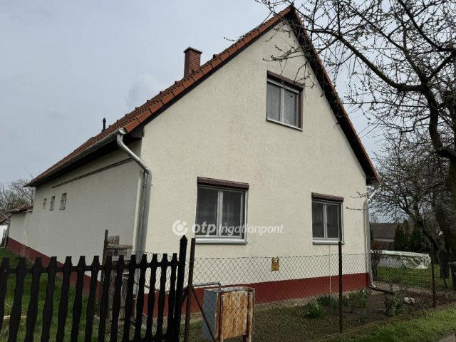 Eladó családi ház, Tiszafüreden 65.8 M Ft, 5 szobás