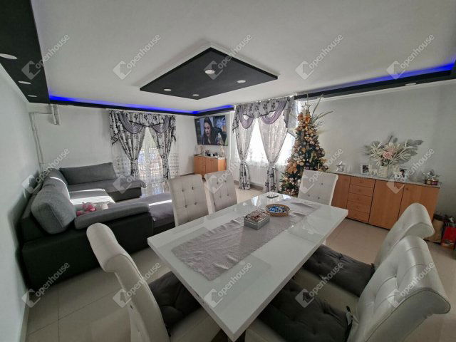 Eladó családi ház, Esztergomban 80 M Ft, 4 szobás