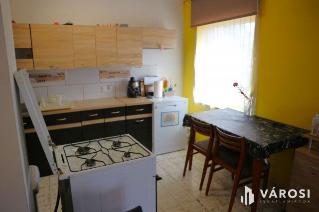 Eladó családi ház, Répcelakon 34.9 M Ft, 7 szobás