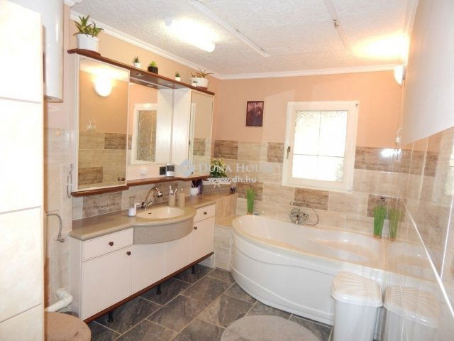 Eladó családi ház, Pálfán 22 M Ft, 3 szobás