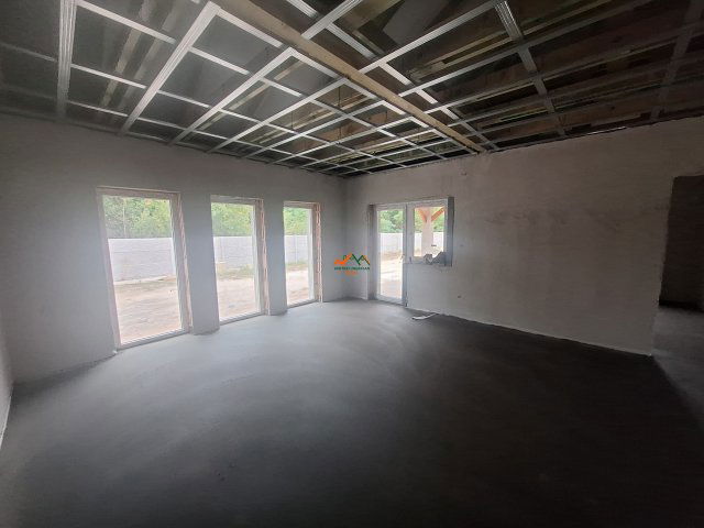 Eladó ikerház, Kiskunlacházán 87.9 M Ft, 4 szobás