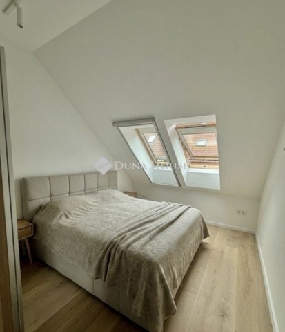 Eladó téglalakás, Pécsett 118.9 M Ft, 3 szobás